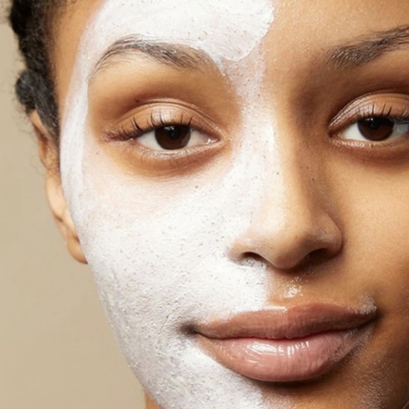 KAT BURKI Dual Exfoliating Clay Mask - Picture 3 of 6
